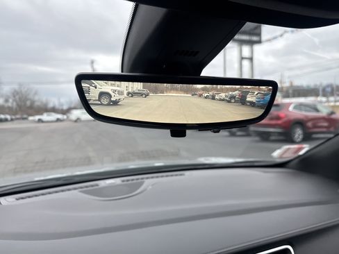 Used 2023 Buick Enclave Avenir image 33