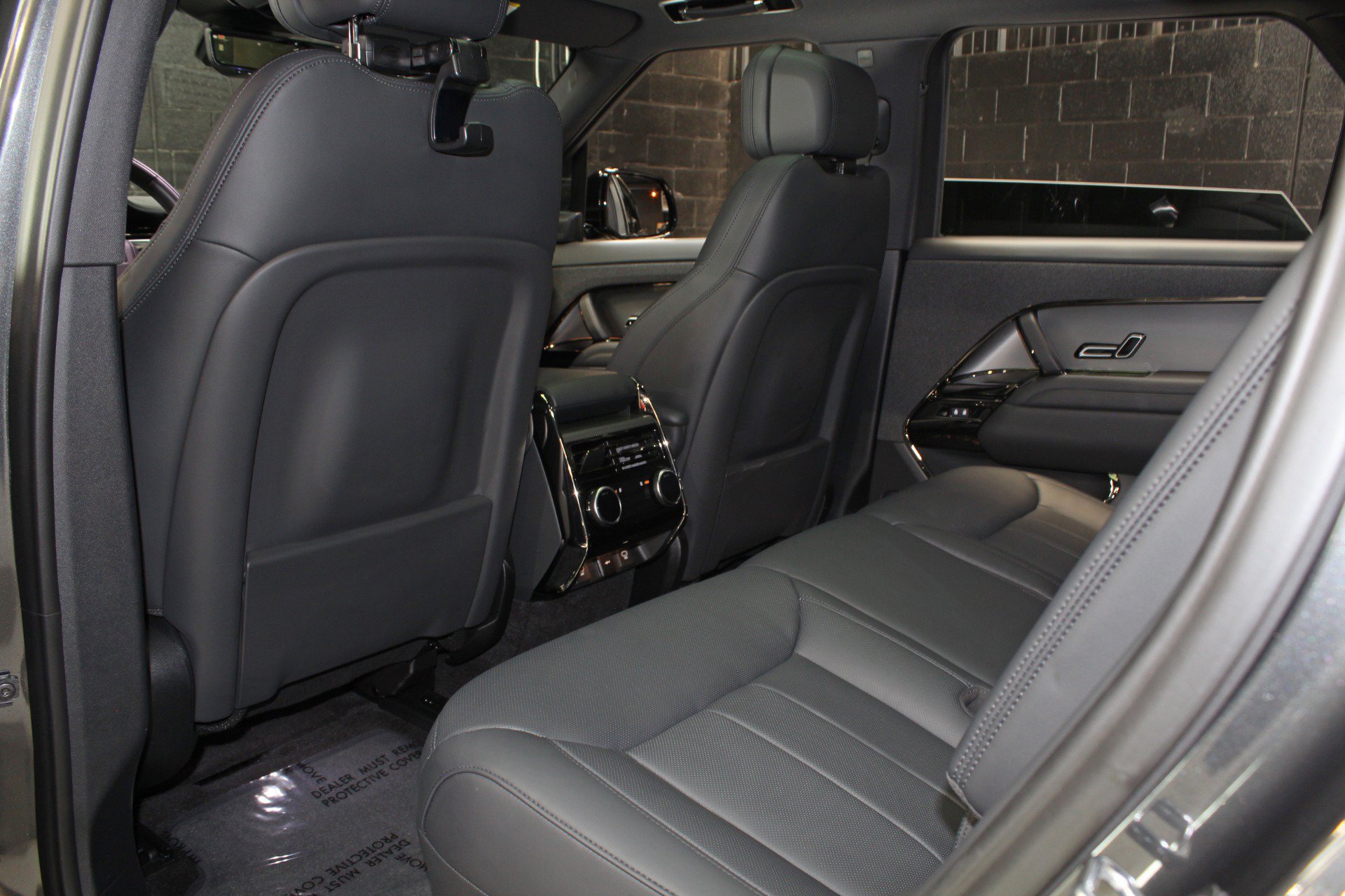 Used 2025 Land Rover Range Rover Sport SE AWD/4WD image 48