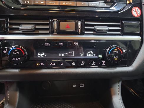 Used 2025 Nissan Pathfinder SV FWD image 24