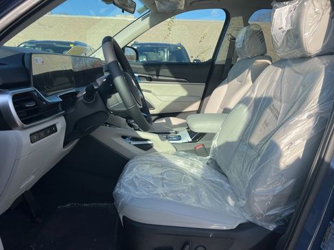 New 2025 Kia Telluride S image 9