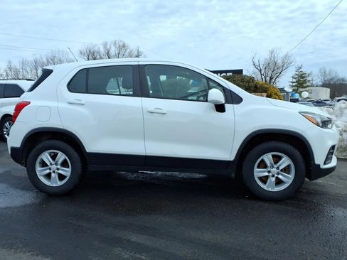 Used 2017 Chevrolet Trax LS image 2