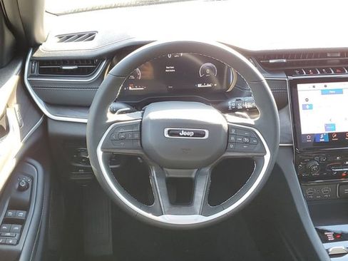 New 2025 Jeep Grand Cherokee Limited image 8