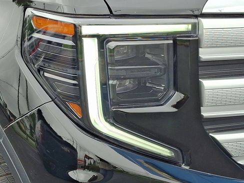 Used 2024 GMC Sierra 1500 SLE image 9