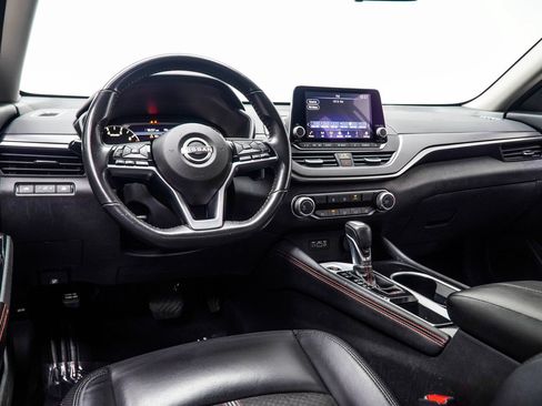 Used 2024 Nissan Altima 2.5 SR FWD image 15