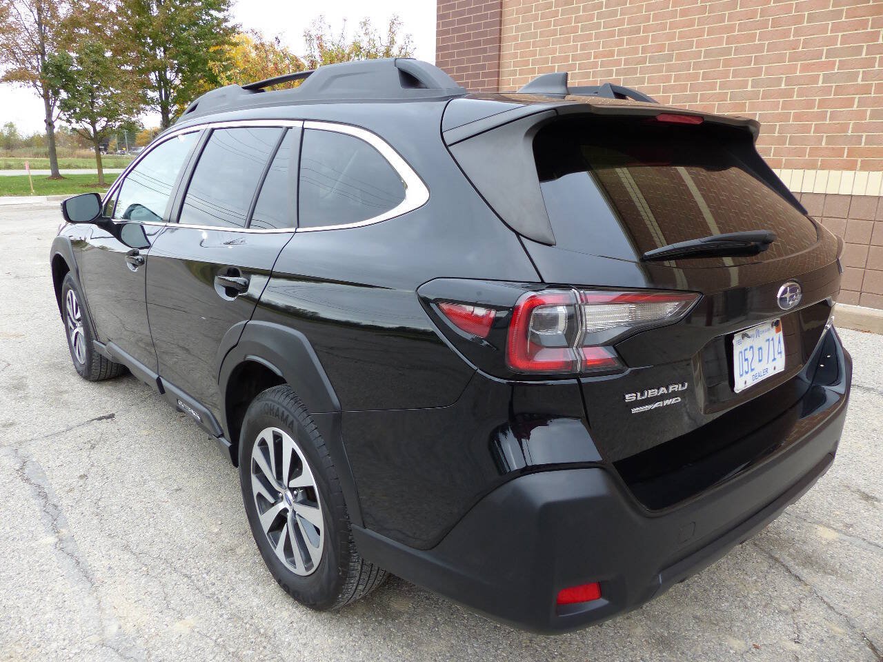 Used 2023 Subaru Outback Premium AWD/4WD image 7