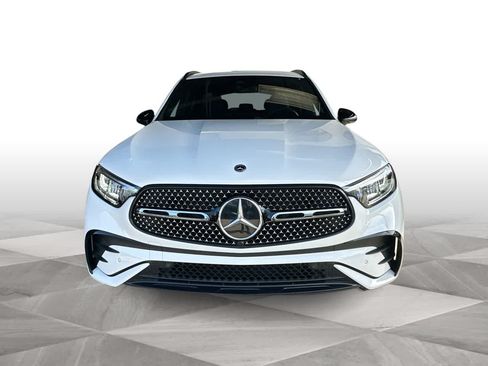 Used 2025 Mercedes-Benz GLC 300 4MATIC image 3