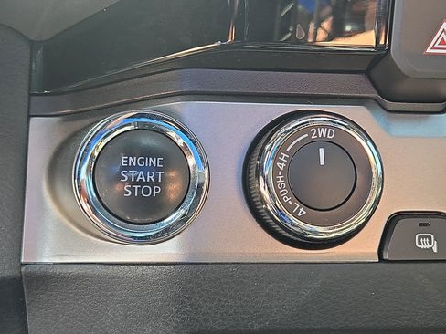Used 2018 Toyota Tacoma Limited AWD/4WD image 24