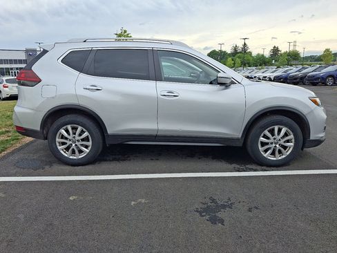 Used 2019 Nissan Rogue S w/ Special Edition Package AWD/4WD image 7