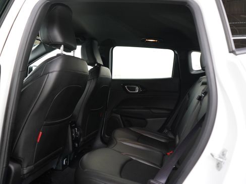Used 2025 Jeep Compass Trailhawk AWD/4WD image 17