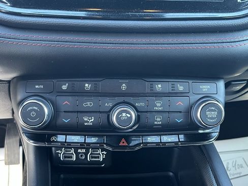 Used 2024 Dodge Durango GT image 9