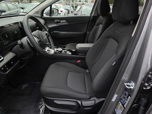 Used 2025 Kia Sportage LX image 16