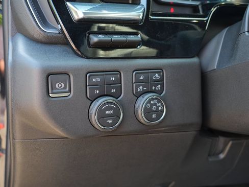 Used 2024 Chevrolet Silverado 3500 High Country w/ High Country Premium Package AWD/4WD image 16