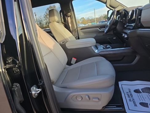 Used 2025 GMC Sierra 2500 SLT w/ SLT Premium Package image 14