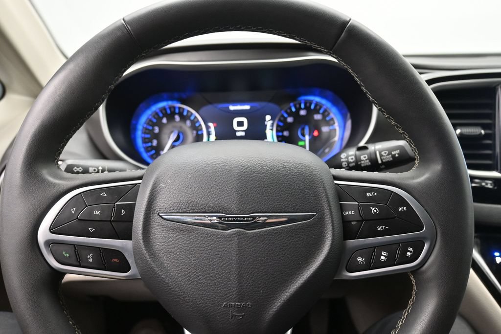 Used 2024 Chrysler Pacifica Touring-L FWD image 12