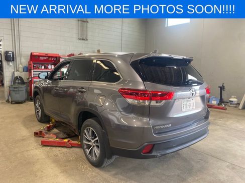 Used 2018 Toyota Highlander XLE FWD image 6