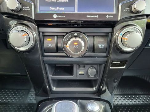 Used 2024 Toyota 4Runner TRD Off-Road Premium AWD/4WD image 18