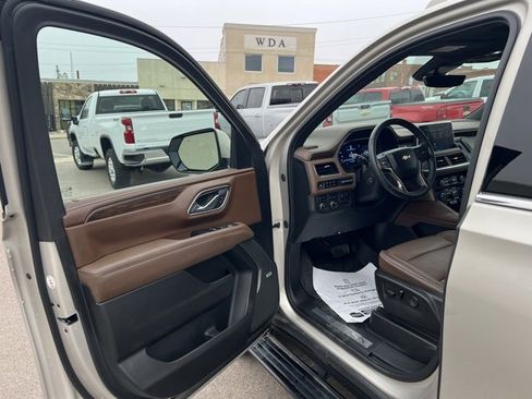 Used 2024 Chevrolet Suburban High Country image 16