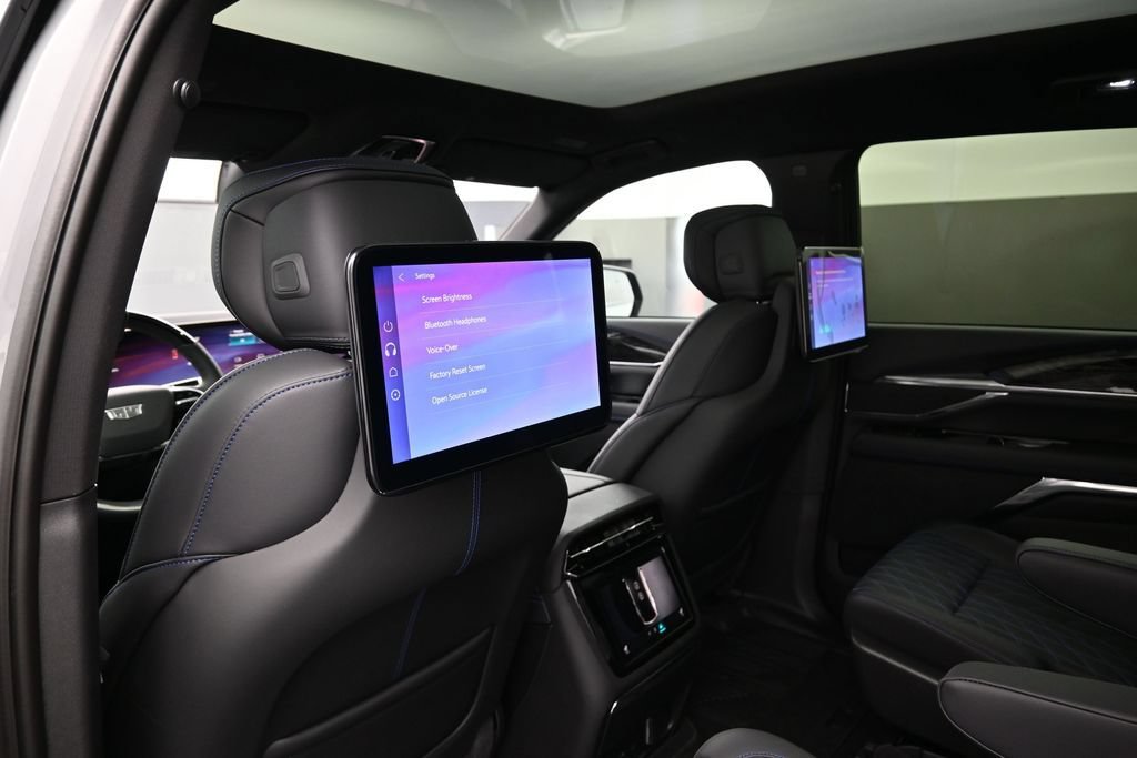 New 2026 Cadillac Escalade IQ Sport 1 w/ LPO, ONYX Package AWD/4WD image 30