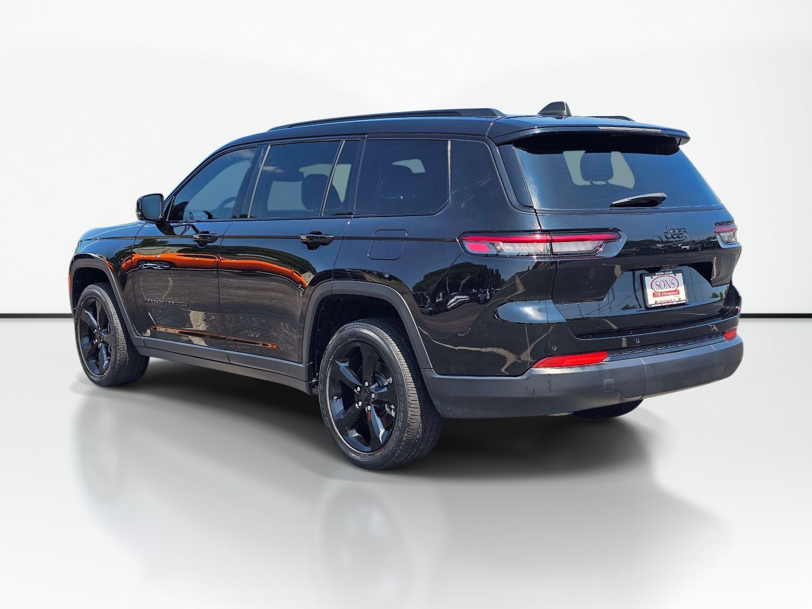 Used 2024 Jeep Grand Cherokee L Laredo RWD image 12