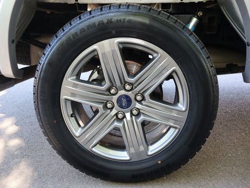 Used 2019 Ford F150 Lariat w/ Equipment Group 502A Luxury AWD/4WD image 43