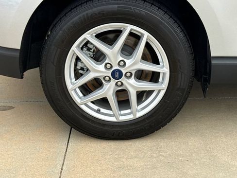 Used 2022 Ford Edge SEL AWD/4WD image 9