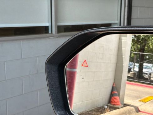 Used 2025 Hyundai Palisade SEL FWD image 21