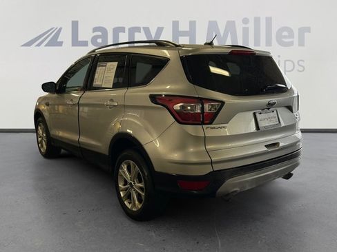Certified 2017 Ford Escape SE w/ Equipment Group 201A image 3