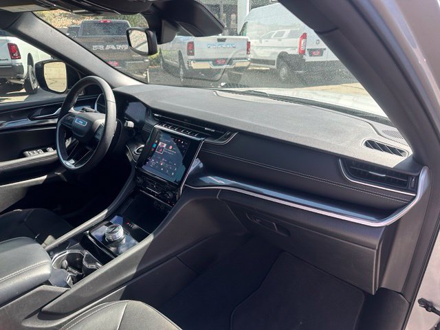 Used 2023 Jeep Grand Cherokee Altitude AWD/4WD image 17