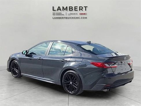 Used 2025 Toyota Camry SE image 3