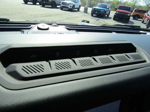 Used 2025 Ford Bronco Badlands AWD/4WD image 31