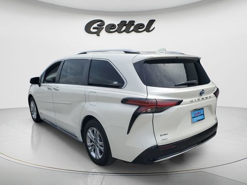 Used 2021 Toyota Sienna Platinum AWD/4WD image 7