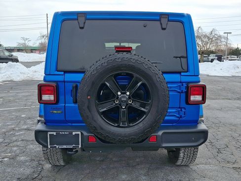 Used 2021 Jeep Wrangler Unlimited Sahara AWD/4WD image 5