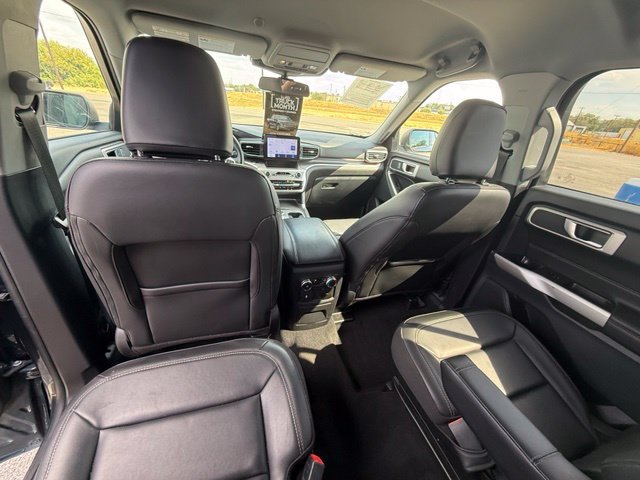 Used 2022 Ford Explorer XLT w/ Equipment Group 202A AWD/4WD image 12