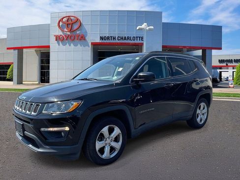 Used 2018 Jeep Compass Latitude w/ Popular Equipment Group FWD image 3