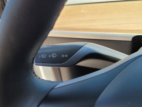 Used 2023 Tesla Model Y Long Range AWD/4WD image 23