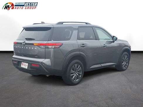 Used 2025 Nissan Pathfinder SV image 7
