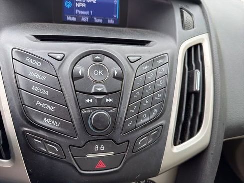 Used 2014 Ford Focus SE w/ SE Winter Package FWD image 14