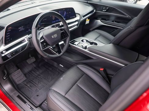 Used 2025 Cadillac Lyriq Luxury image 9