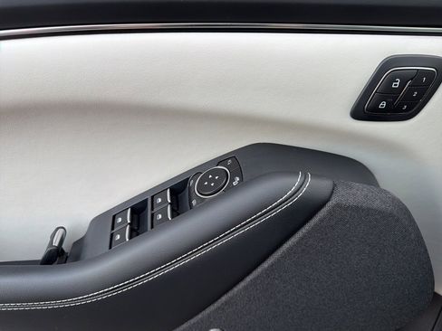 Used 2022 Ford Mustang Mach-E Premium image 27