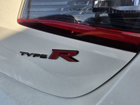 Used 2024 Honda Civic Type R image 11