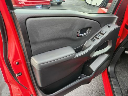 Used 2024 Nissan Frontier SV image 33