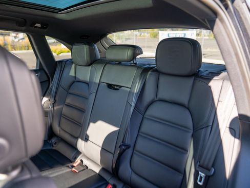 Certified 2026 Porsche Macan AWD/4WD image 24