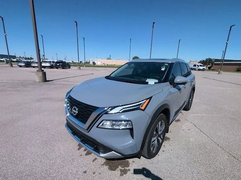 Used 2023 Nissan Rogue Platinum w/ Platinum Premium Package FWD image 16