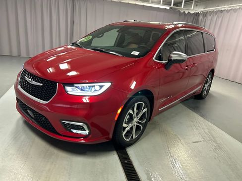 New 2026 Chrysler Pacifica Pinnacle FWD image 3