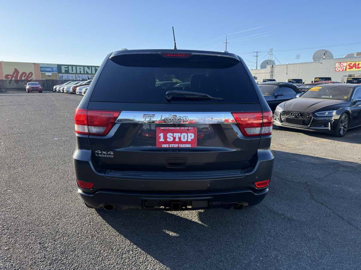 Used 2011 Jeep Grand Cherokee Laredo AWD/4WD image 4