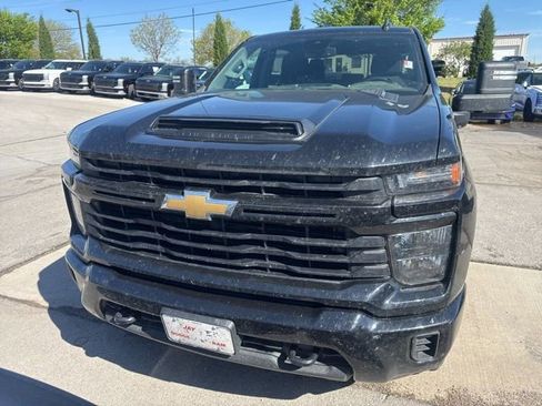 Used 2024 Chevrolet Silverado 2500 Custom w/ Custom Value Package AWD/4WD image 2