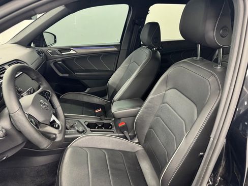 Used 2022 Volkswagen Tiguan SEL R-Line AWD/4WD image 9