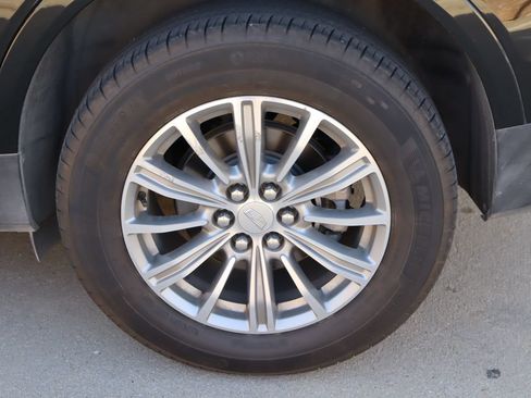 Used 2017 Cadillac XT5 Luxury w/ Driver Awareness Package FWD image 30