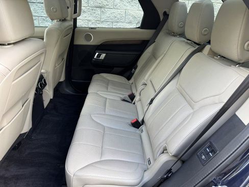 Used 2019 Land Rover Discovery HSE image 8