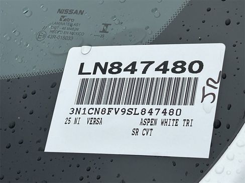 Used 2025 Nissan Versa SR w/ Trunk Package image 31